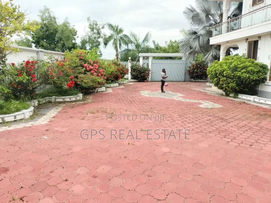 4bdrm House in Ununio Beach, Kinondoni for sale