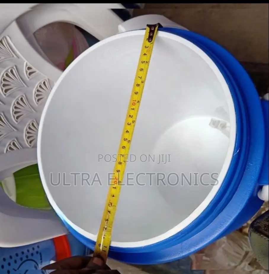Best Quality Material Cooler Box/Deli/Icebox Yenye Lita 22