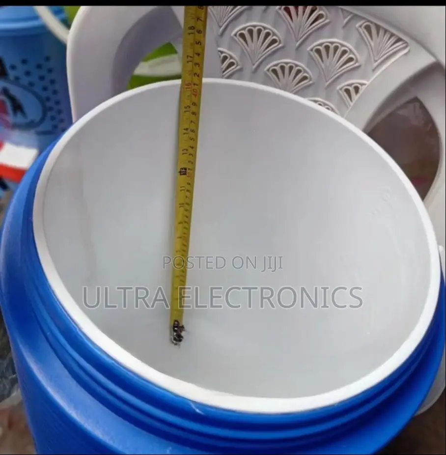 Best Quality Material Cooler Box/Deli/Icebox Yenye Lita 22