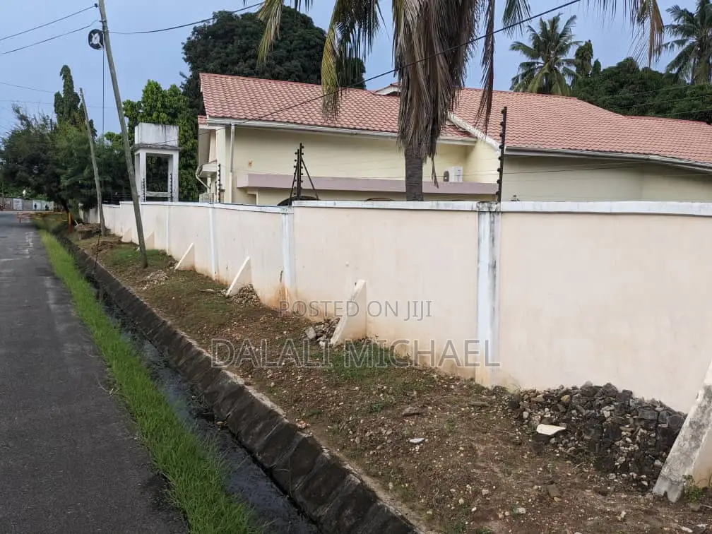 4bdrm House in Mikocheni for rent