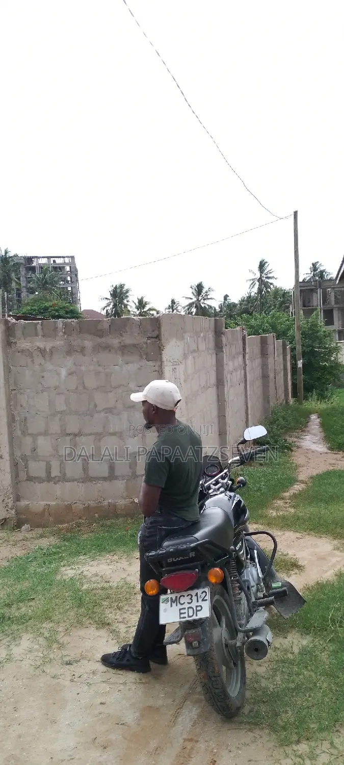 Eneo Lenye Ukubwa Wa SQMT 1000 Linauzwa ML 65 Lipo Salasala