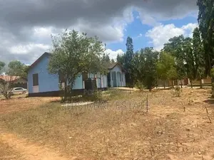 A Houseee For Sale