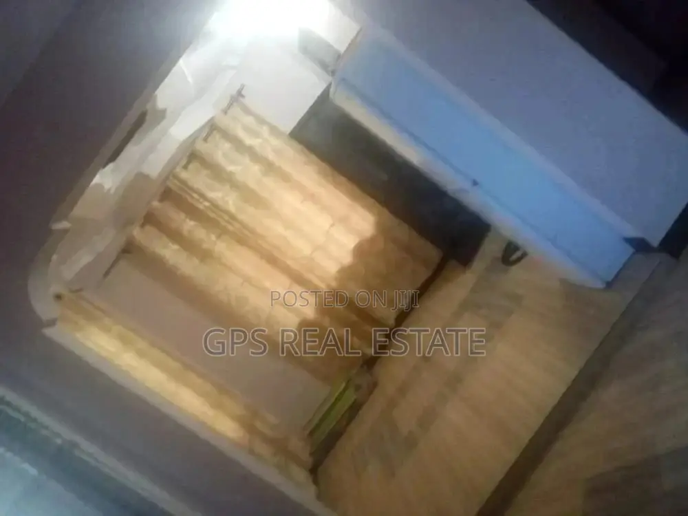 A Houseee For Sale