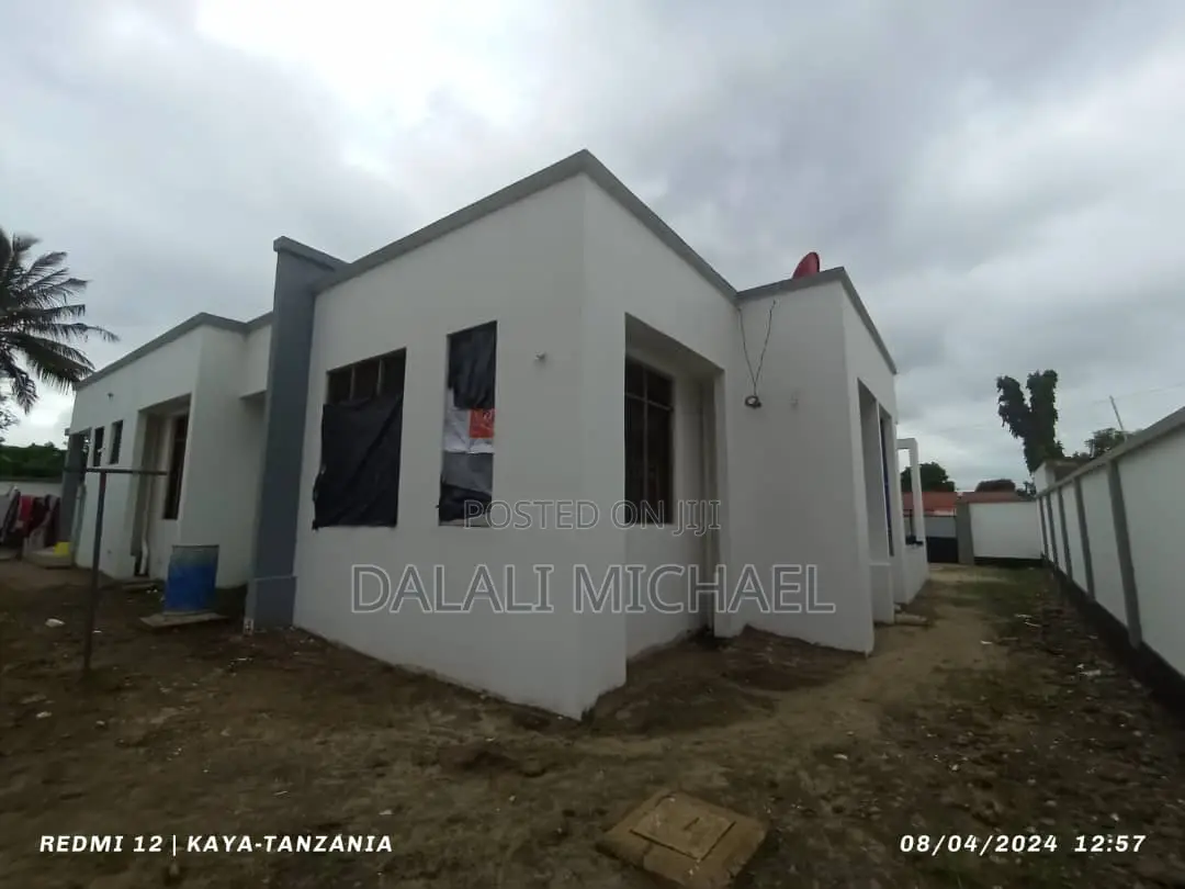 4bdrm House in Mbezibeach for sale