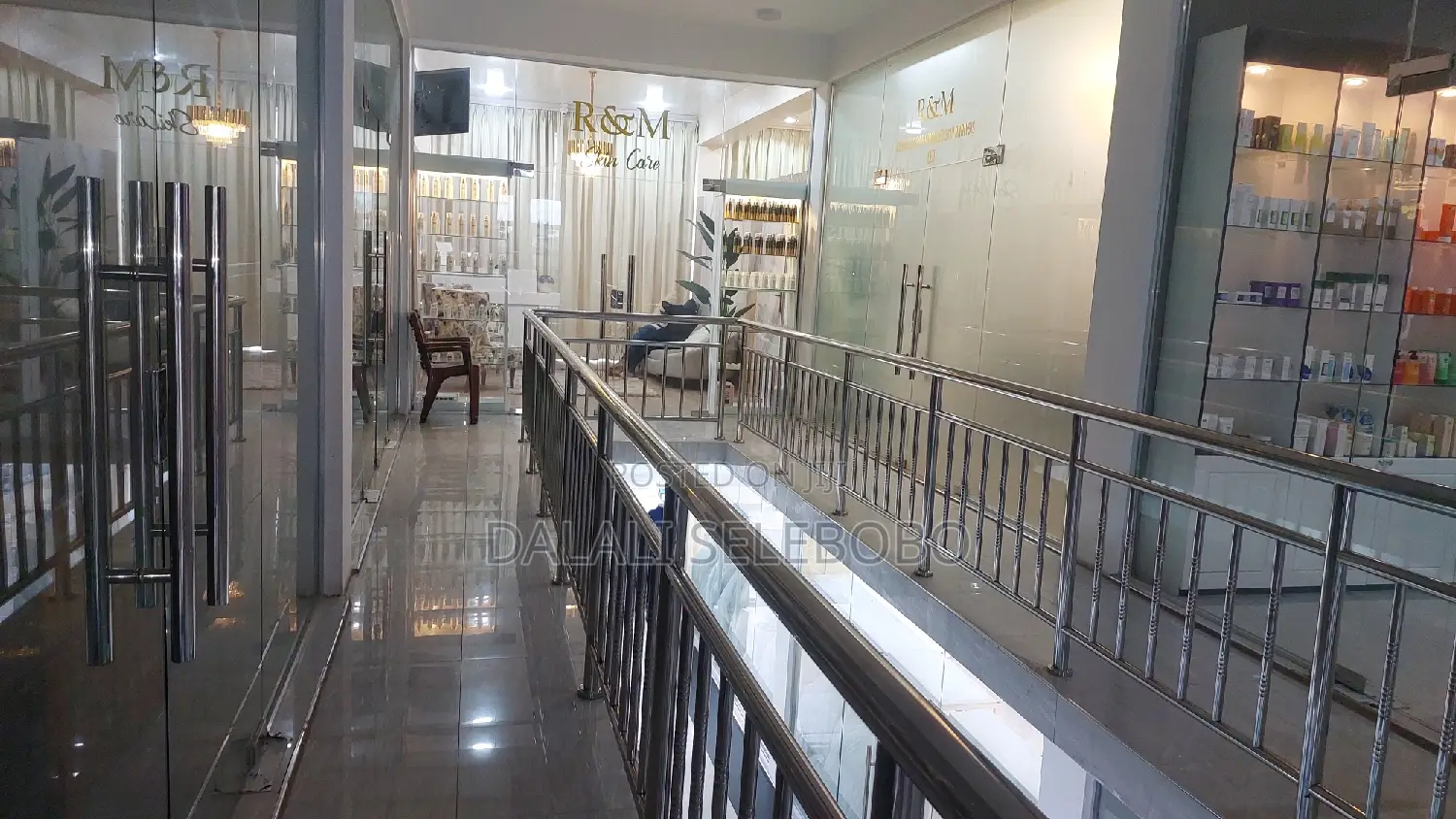 Office Space Kubwa Sana Flow 2 Inatizama Lami