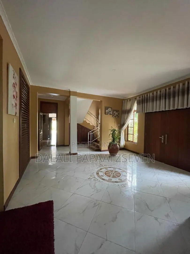 5bdrm House in Dalalipapaatzseven, Bunju for sale