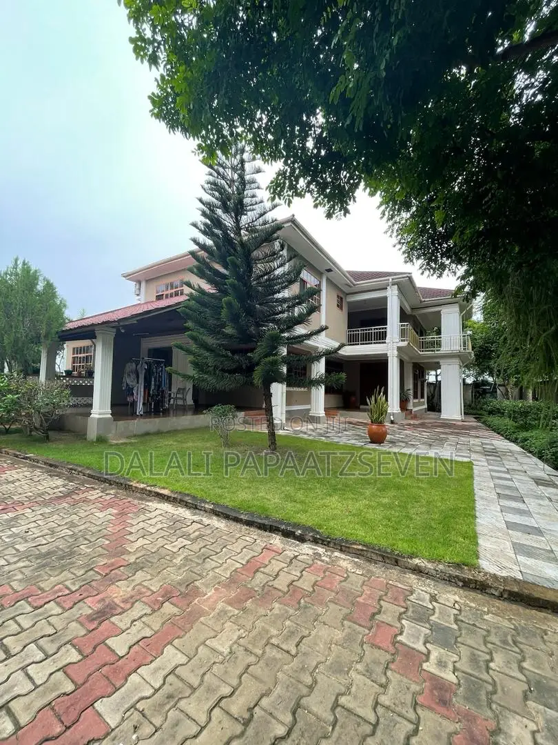 5bdrm House in Dalalipapaatzseven, Bunju for sale
