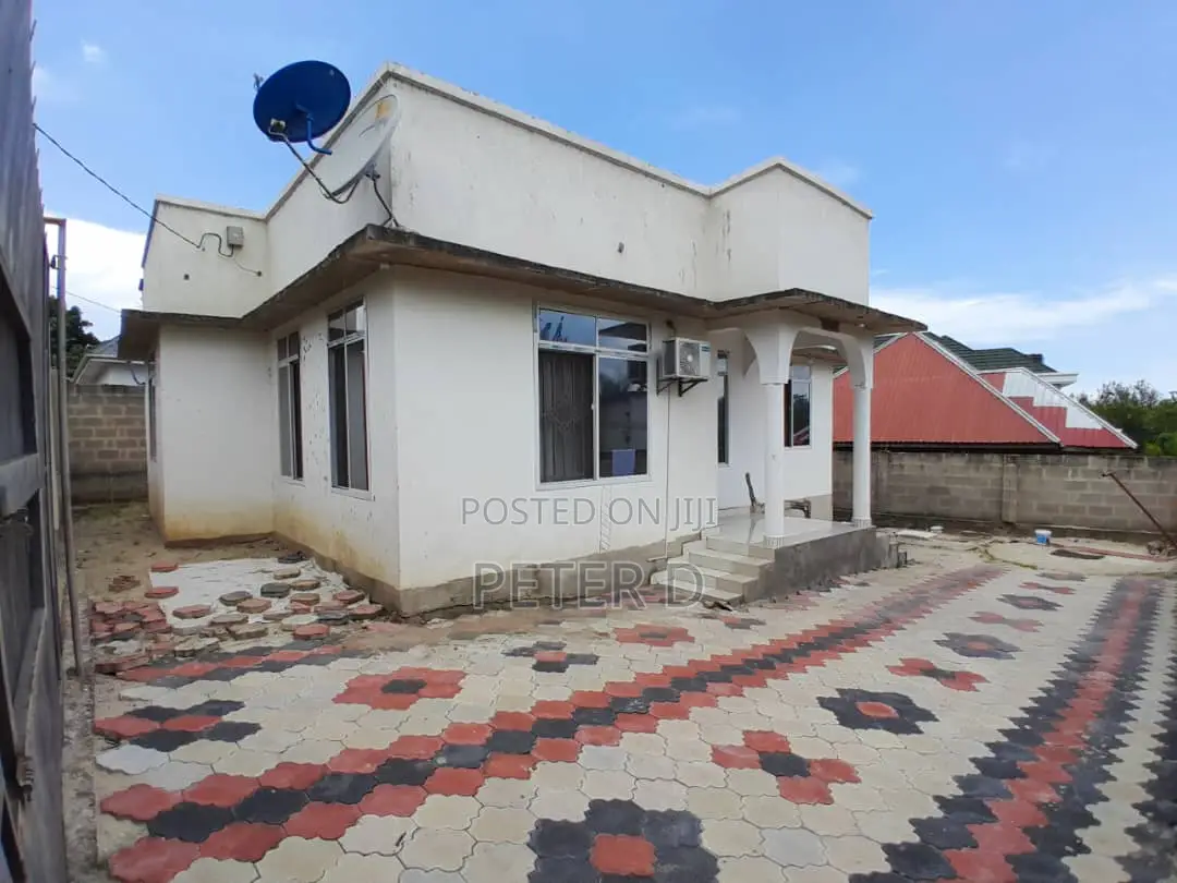 3bdrm House in Goba for sale