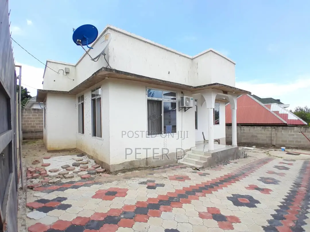 3bdrm House in Goba for sale