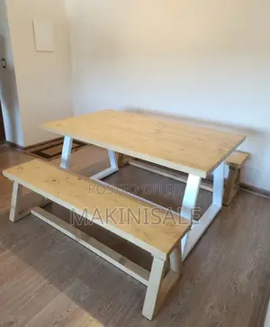 Meza Nzuri Sana Pamoja Na Bench Lake