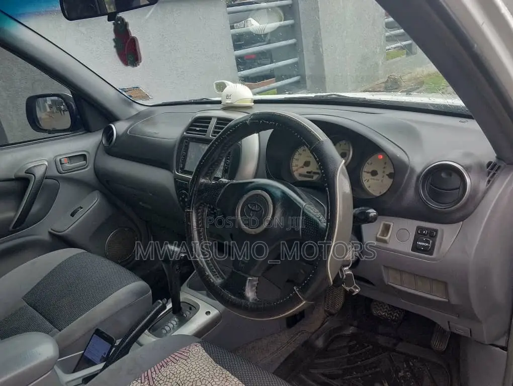 Toyota RAV4 2002 White