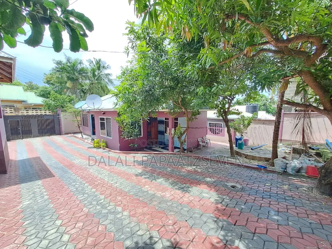 2bdrm Apartment in Dalalipapaatzseven, Kimara for rent