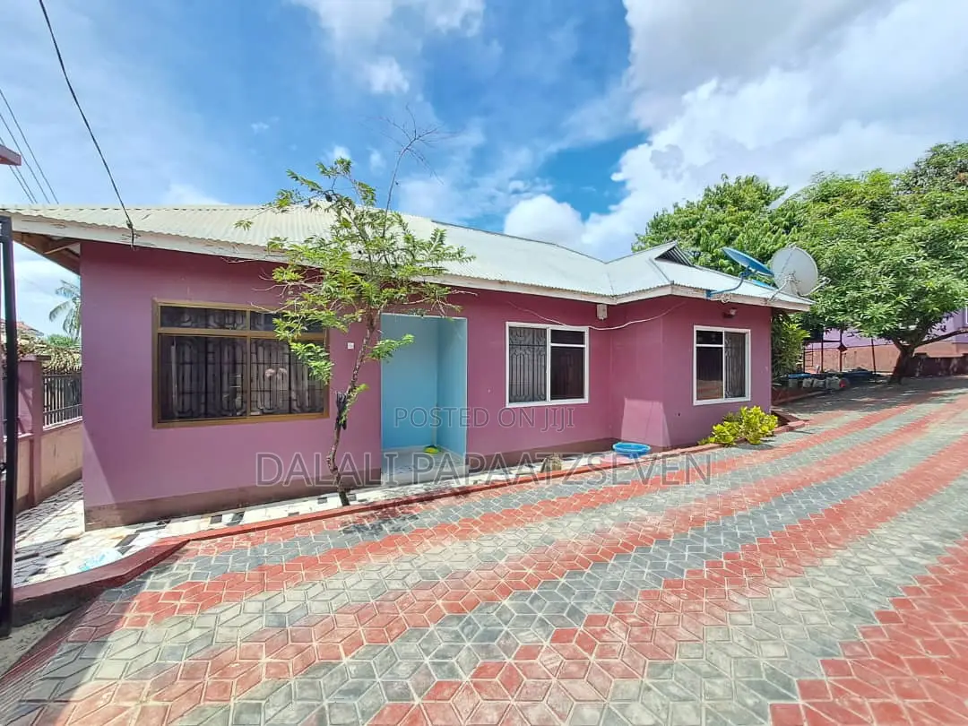 2bdrm Apartment in Dalalipapaatzseven, Kimara for rent