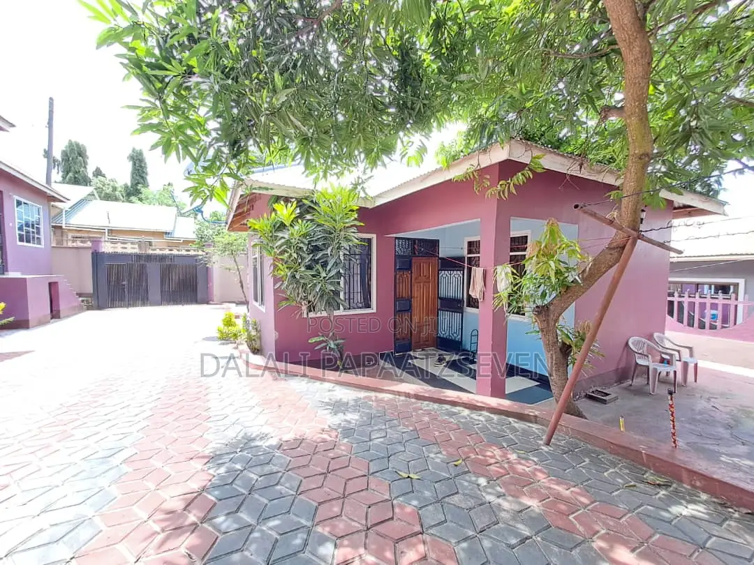 2bdrm Apartment in Dalalipapaatzseven, Kimara for rent
