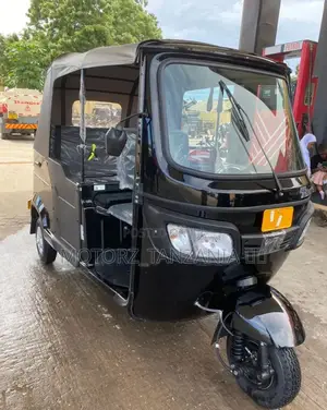 New Bajaj Avenger 200 2024 Black