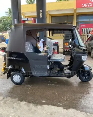 New Bajaj Avenger 200 2024 Black