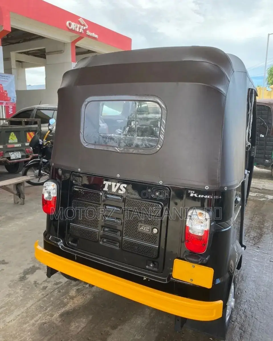New Bajaj Avenger 200 2024 Black
