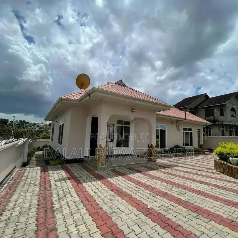 3bdrm House in Dalalipapaatzseven, Kinondoni for rent