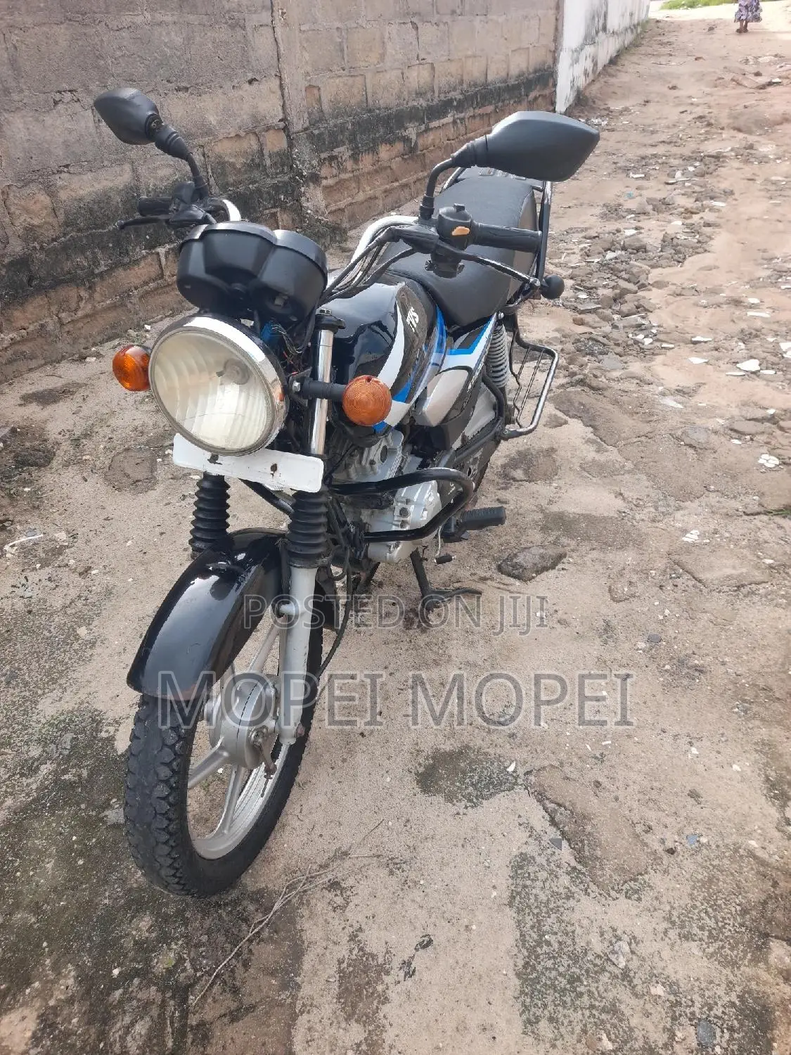 TVS HLX 125 2022 Black