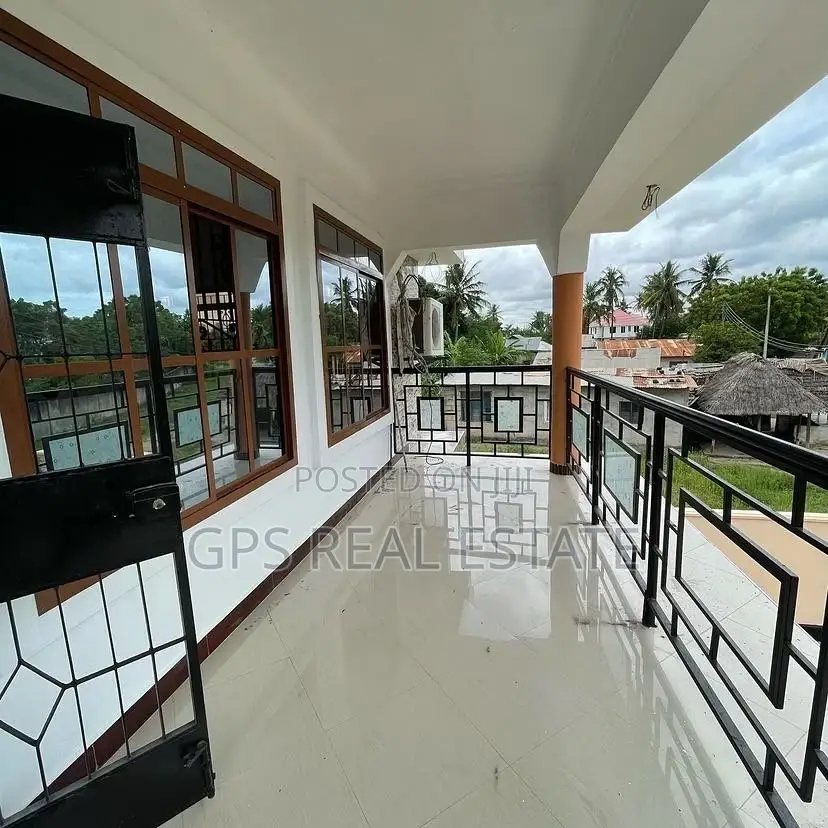 4bdrm House in Ununio Beach, Kinondoni for sale