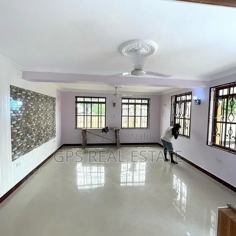 4bdrm House in Ununio Beach, Kinondoni for sale