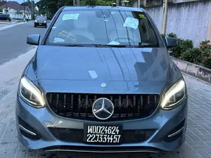 Mercedes-Benz B-Class Base B 250e 2016 Blue