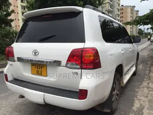 Toyota Land Cruiser 2008 White