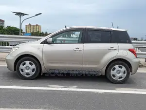 Toyota IST 2004 Gold