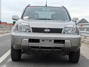 Nissan X-Trail 2000 Gray