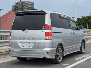 Toyota Noah 2006 Silver