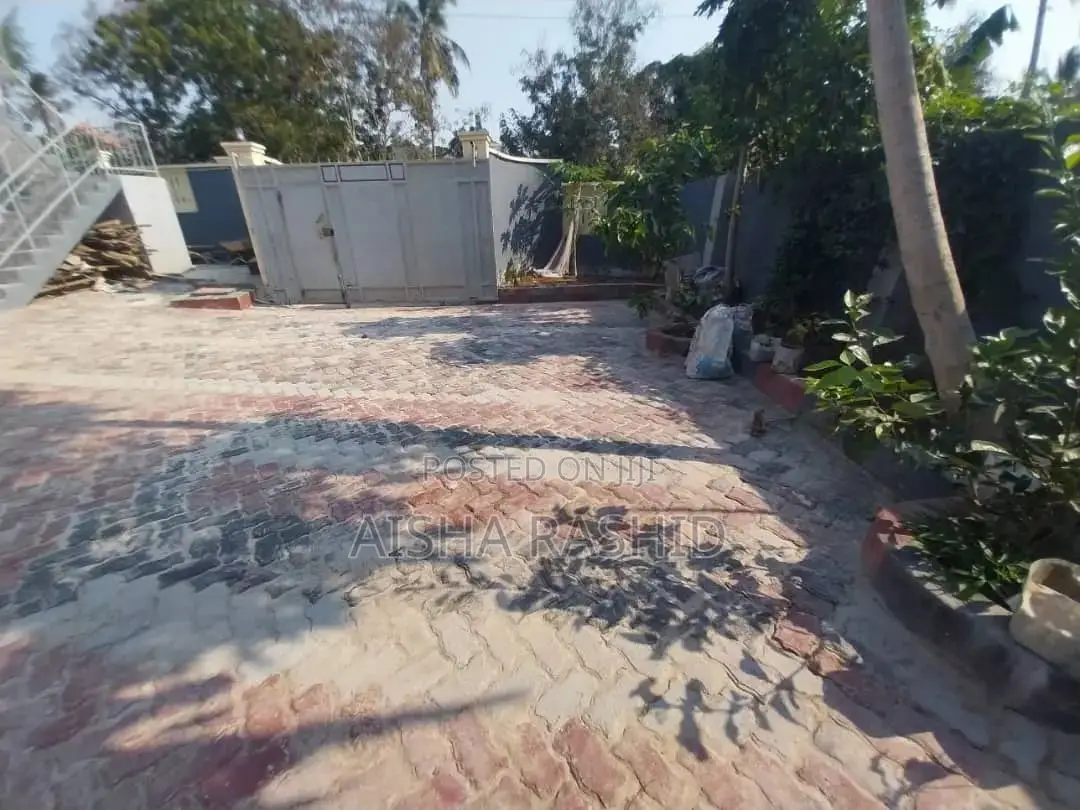 1bdrm Apartment in Kimara for rent
