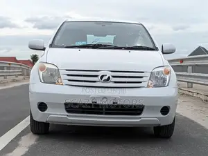 Toyota IST 2006 Off white
