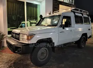 Toyota Land Cruiser 2016 White