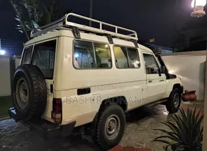 Toyota Land Cruiser 2016 White