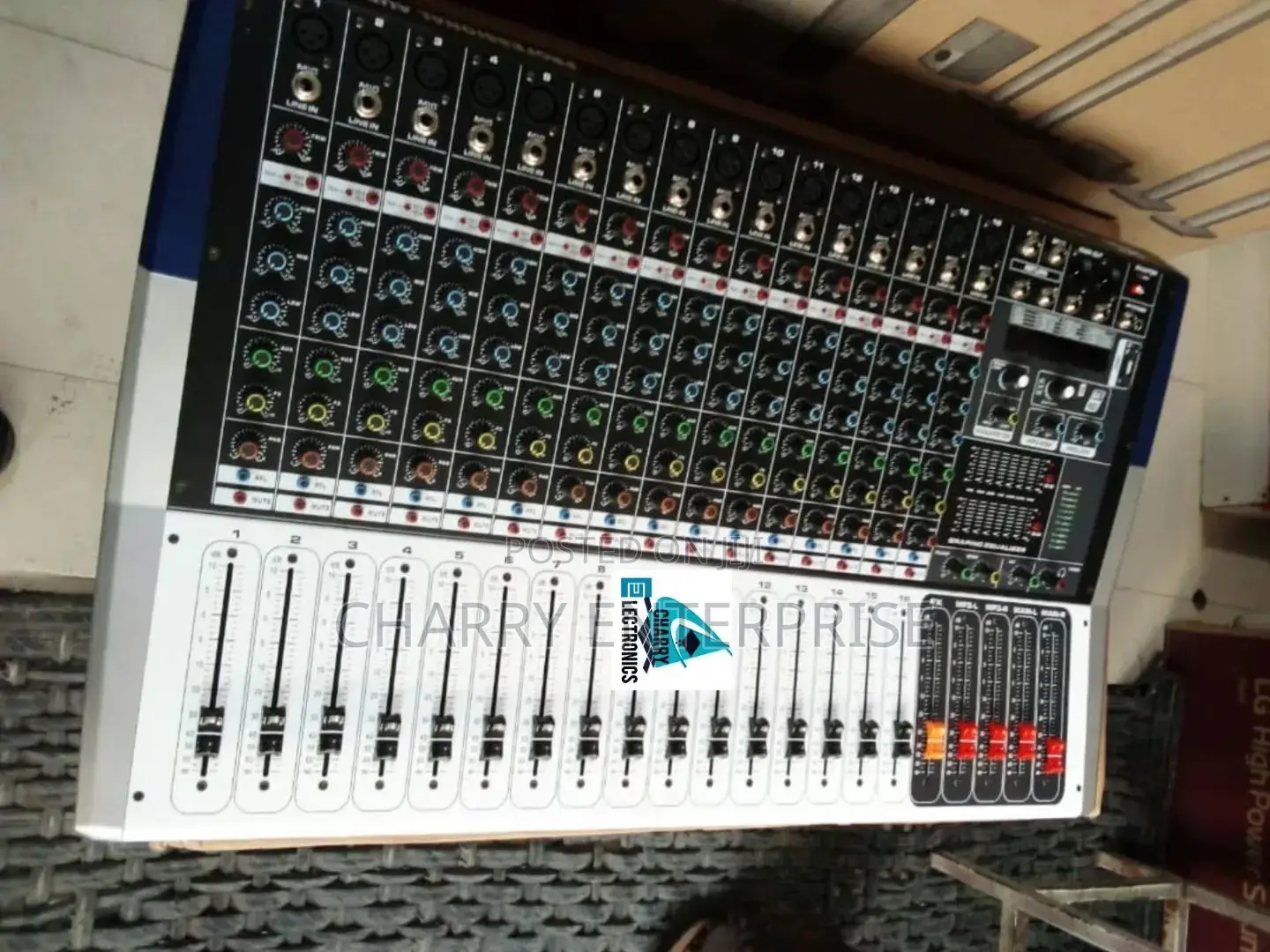 ORIGINAL YAMAHA 16 Channels Analog Powered Music Mixer