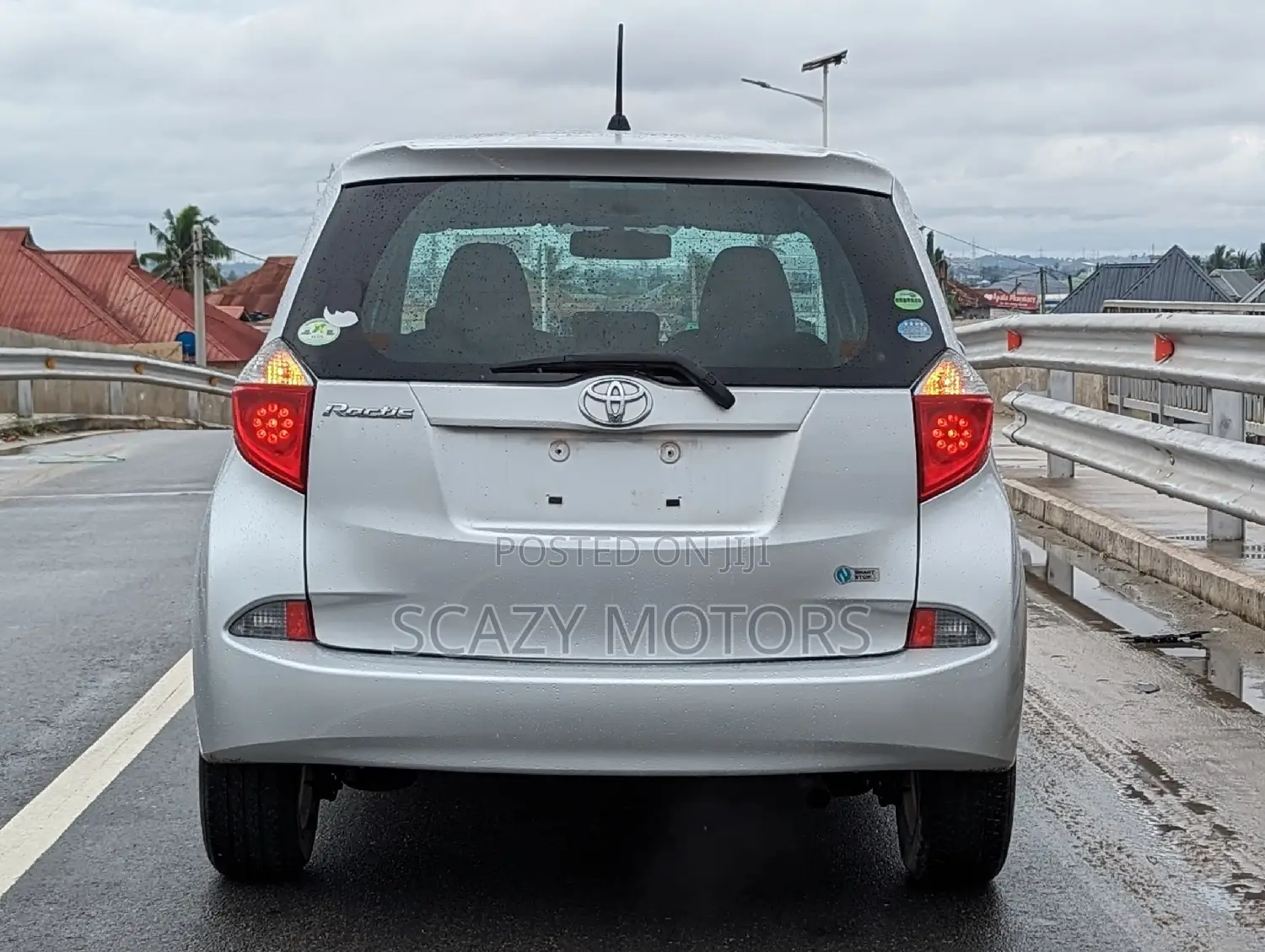 Toyota Ractis 2011 Silver