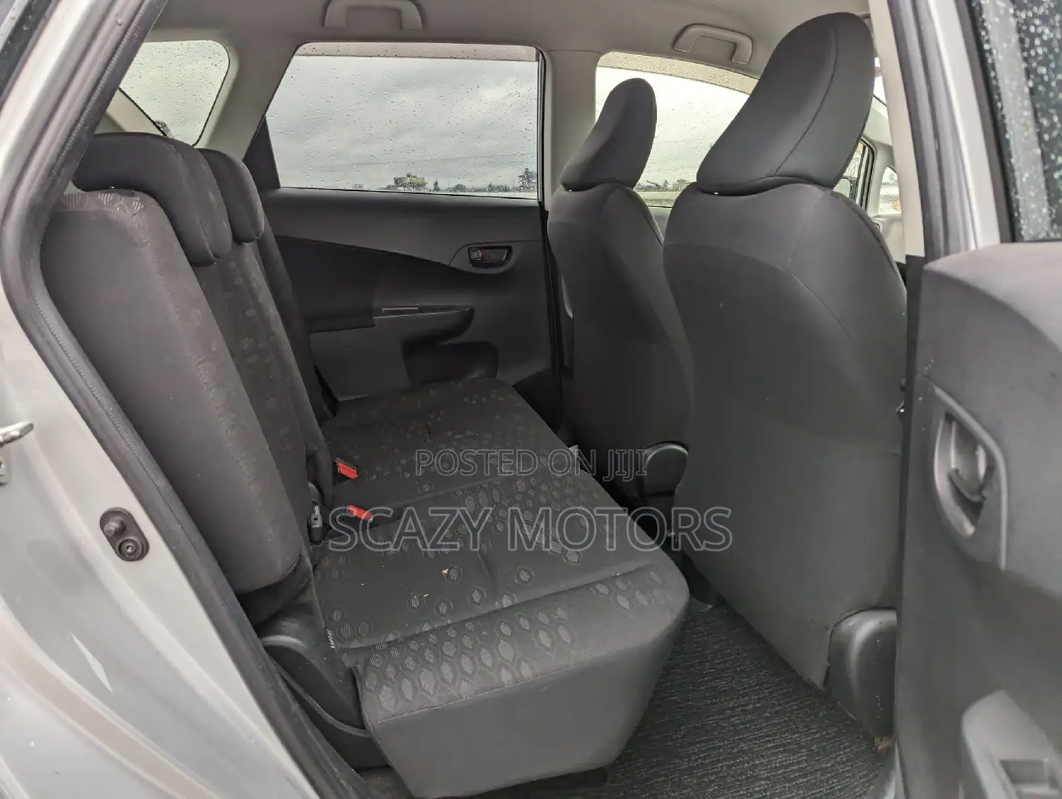 Toyota Ractis 2011 Silver