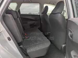 Toyota Ractis 2011 Silver