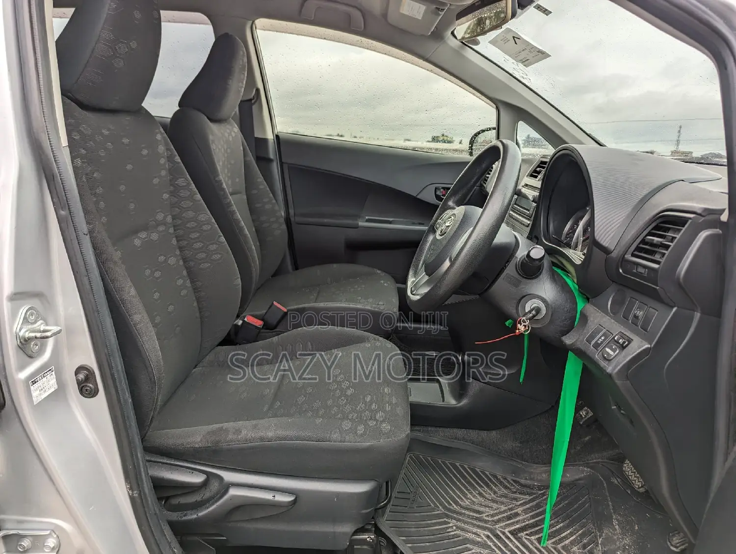 Toyota Ractis 2011 Silver