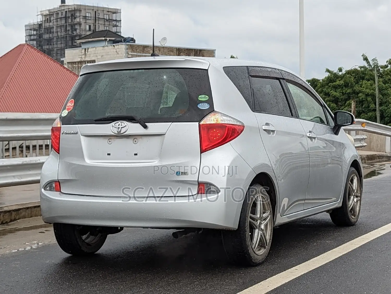 Toyota Ractis 2011 Silver