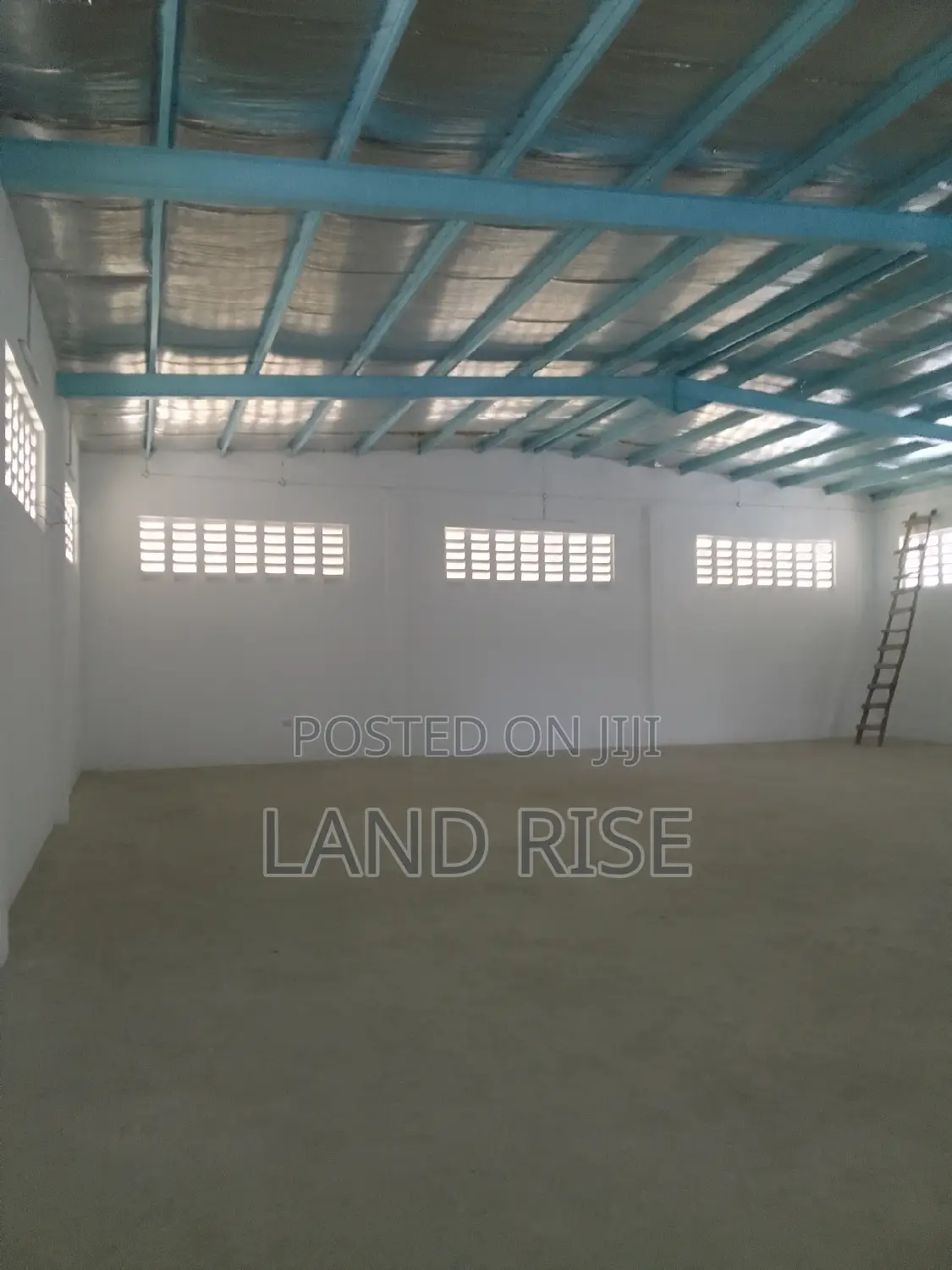 300 SQM Warehouse in Tazara