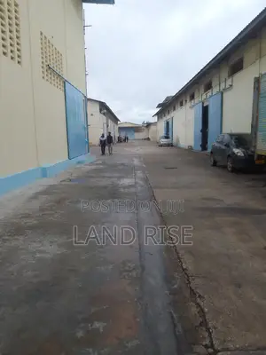 300 SQM Warehouse in Tazara