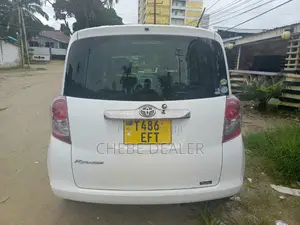 Toyota Ractis 2006 White