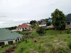 Kiwanja QMT 1200 Kinauzwa Luguruni