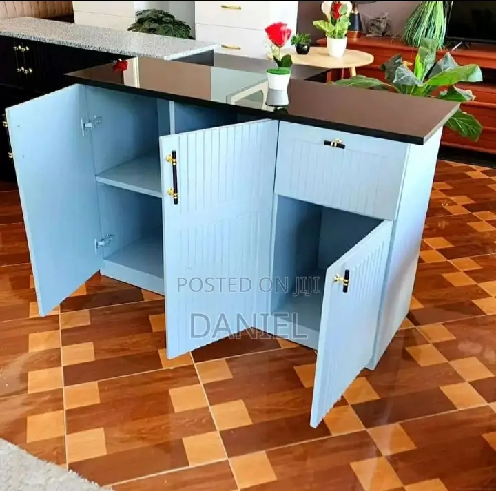 Kitchen Cabinet Milango Mitatu