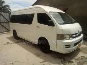 Toyota HiAce 2006 White