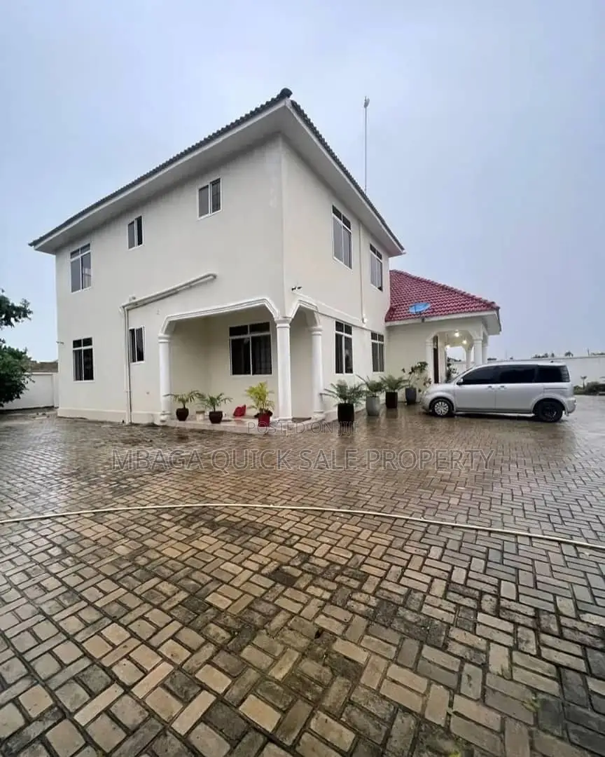 5bdrm House in Bahari Beach, Kunduchi for rent