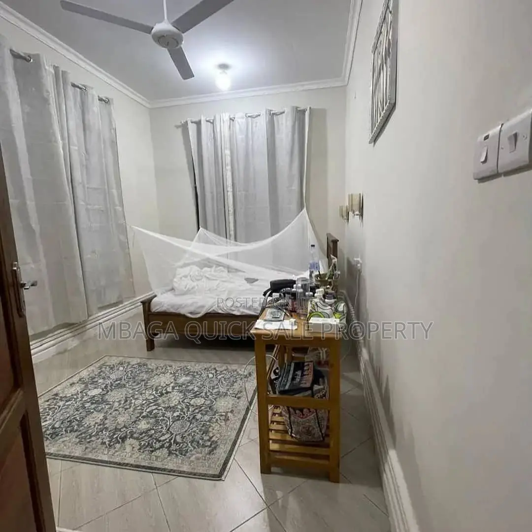 5bdrm House in Bahari Beach, Kunduchi for rent
