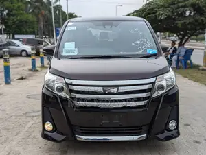 Toyota Noah 2.0 AWD (6 Seater) 2017 Black