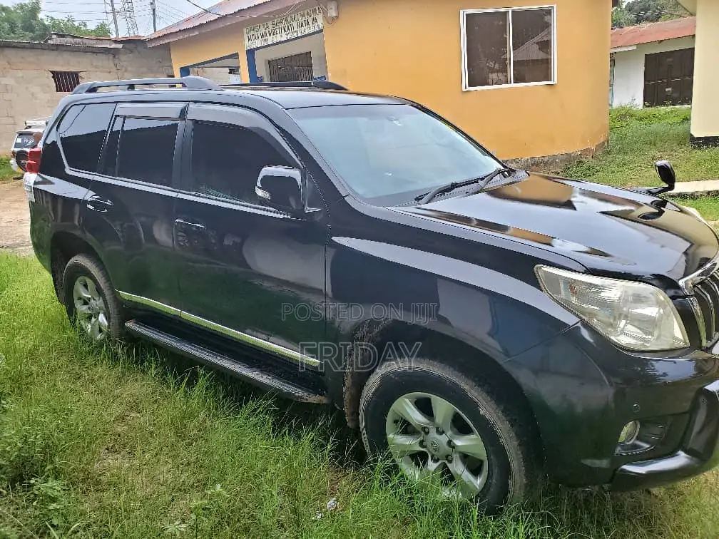 Toyota Land Cruiser Prado 2010 Black